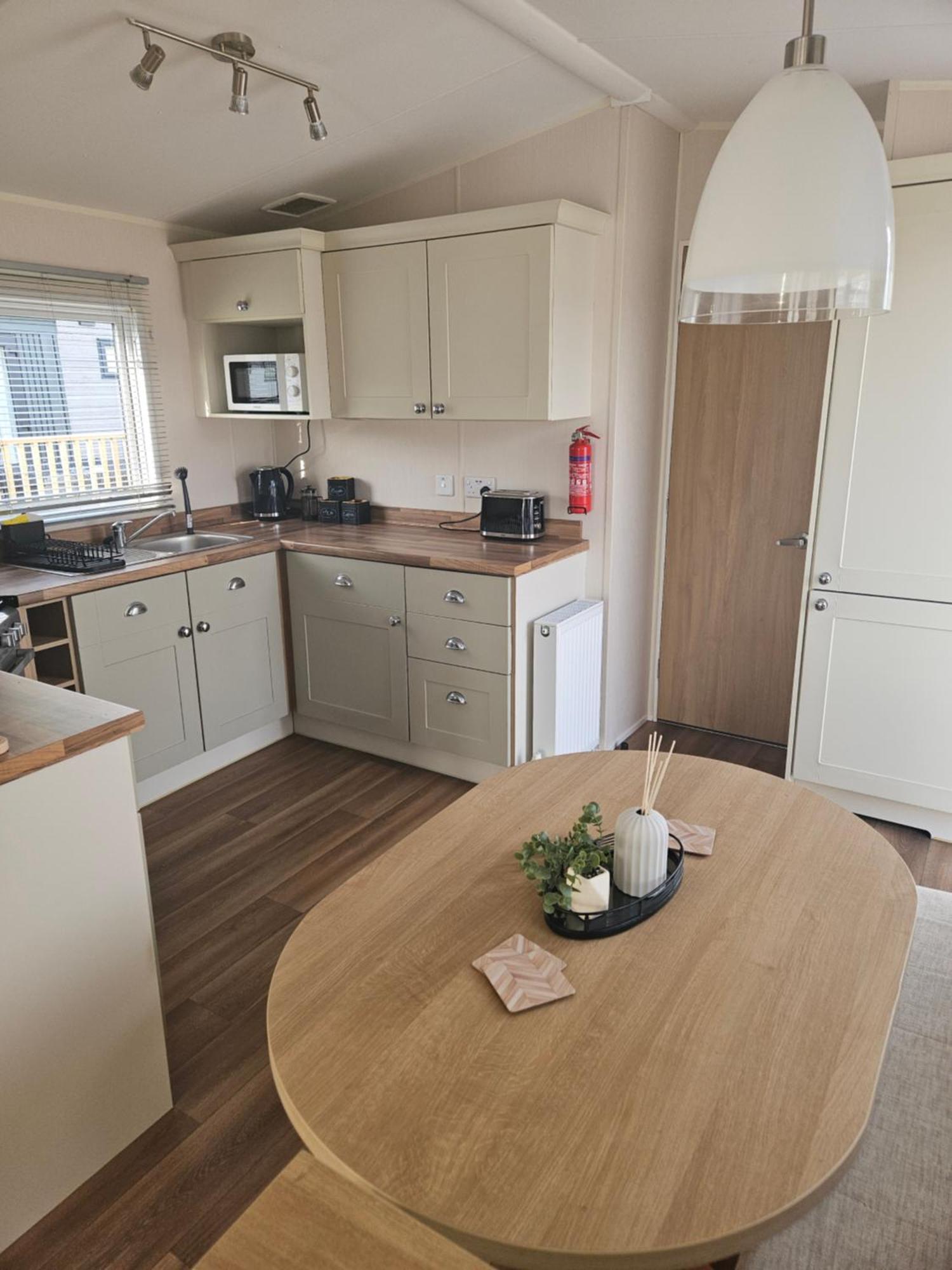 Lytham Luxe 6 Birth Caravan Weeton  Екстериор снимка